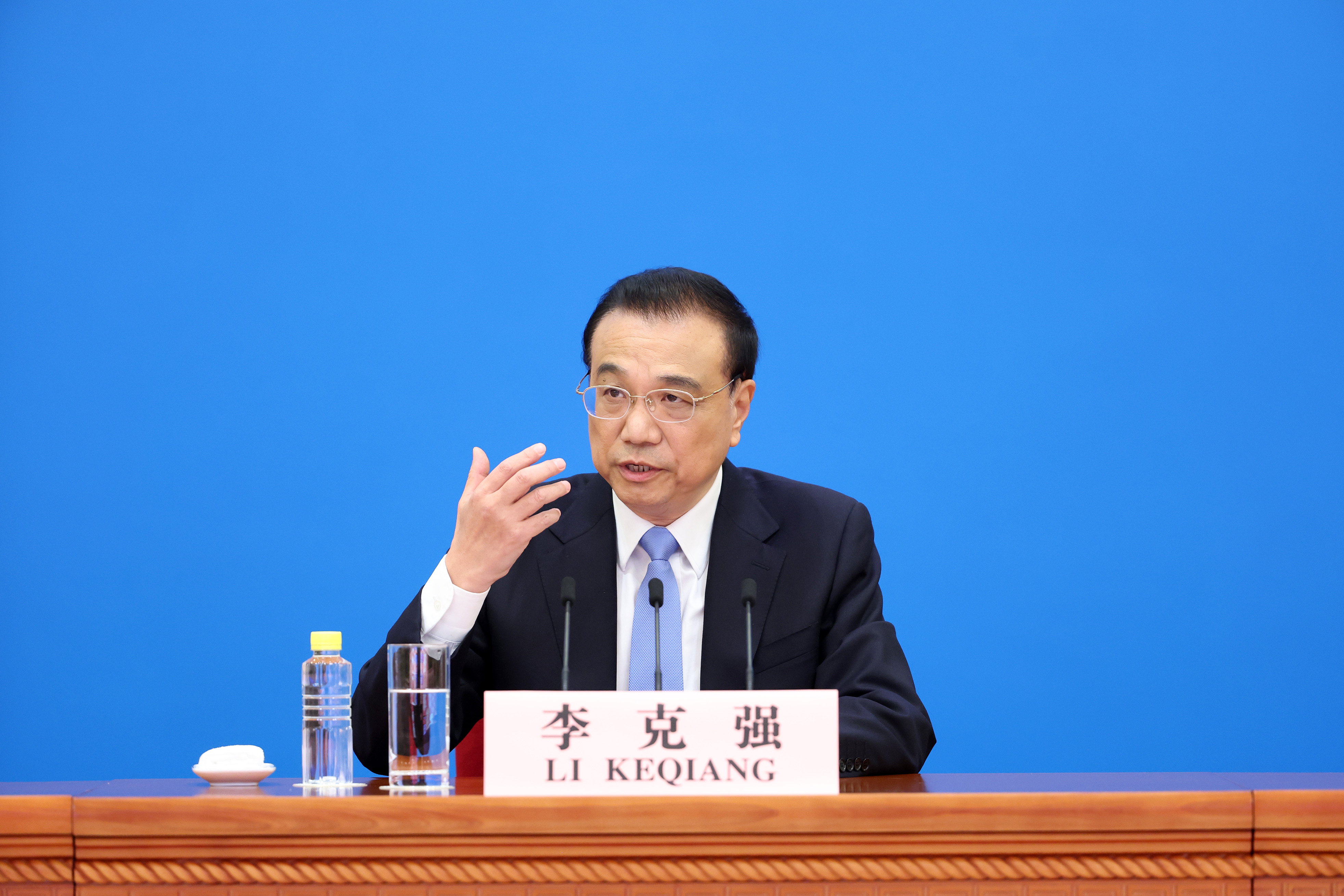  5.5 pct growth to generate output equivalent to medium economy: Premier Li