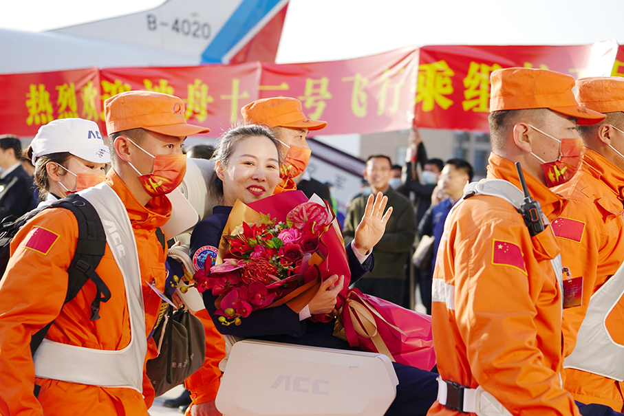 CE Ho sends congratulations on successful return to Earth of Shenzhou-13 crew