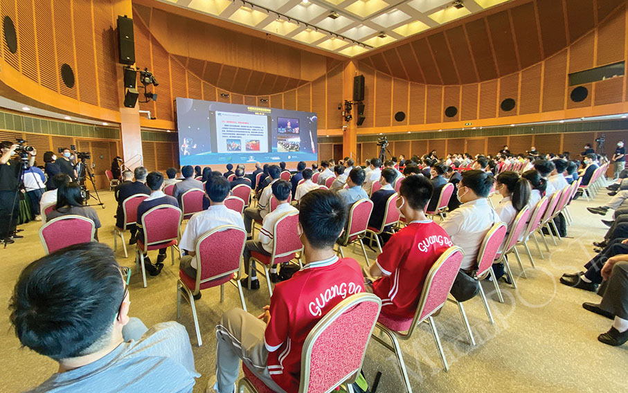 130 students attend talk about nation’s aerospace drive 