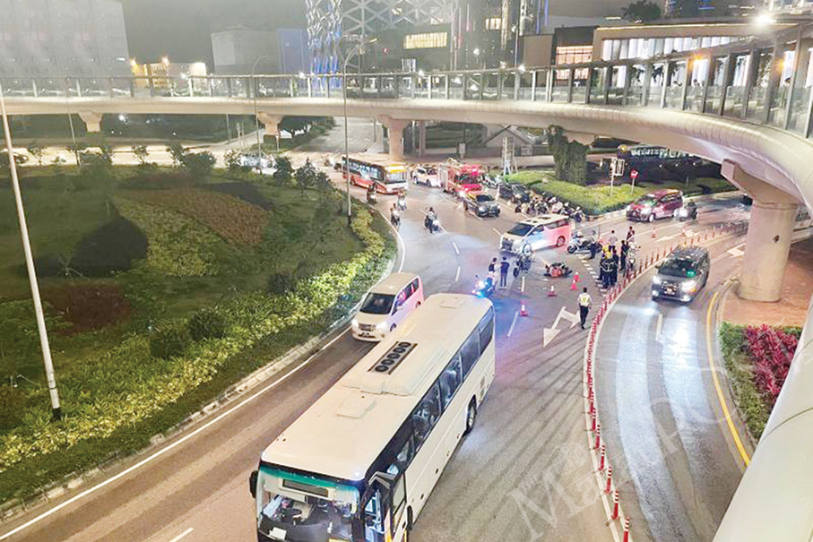 Coach hits & kills food deliveryman at roundabout in Cotai: firefighters