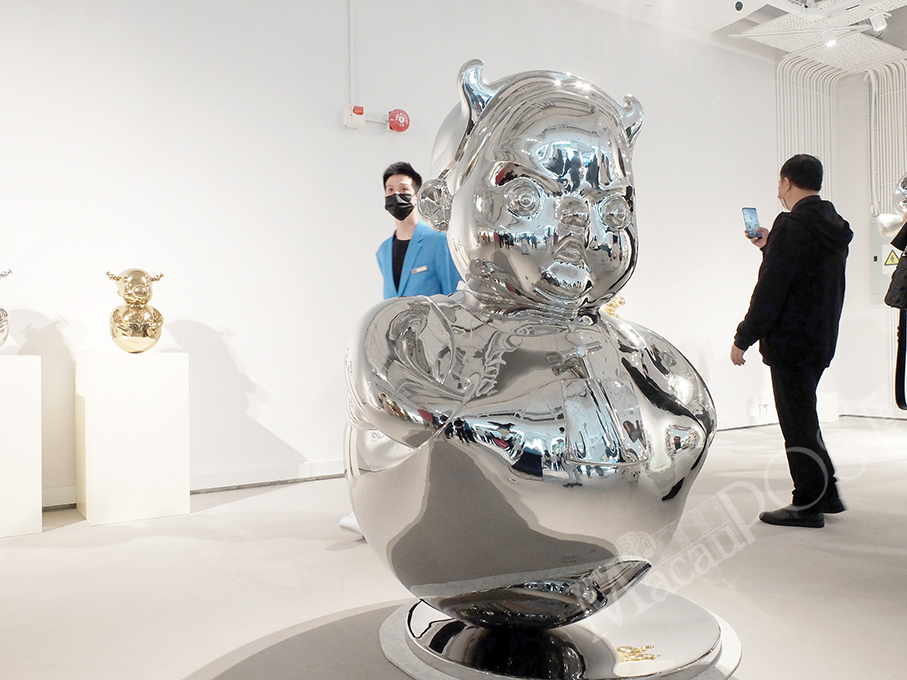 Artist conveys positive  attitude through ‘I am Wobbly – Wang Zheng Hong Art Exhibition’