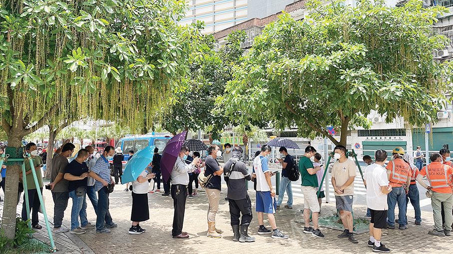 Workers in snaking queue at NAT station in Qingmao give their views: vox pop