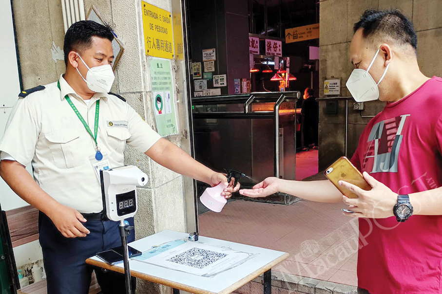 IAM urges public to visit wet markets during off-peak hours