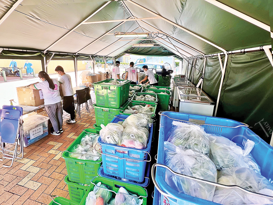 Govt team supports locked-down buildings, conducts food-pack source-tracing 