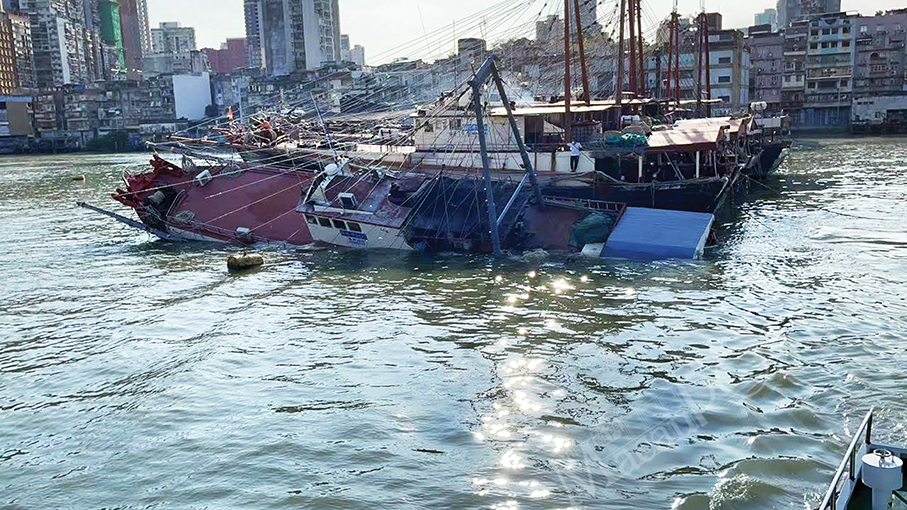 Fishing boat keels over at Pier 28, causing oil spill