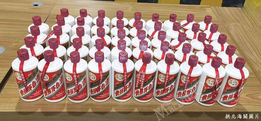 Local driver tries to smuggle 50 bottles of Maotai to Hengqin