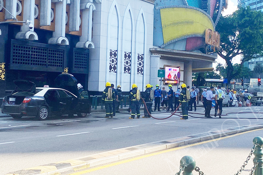 Taxi catches fire outside Hotel Lisboa