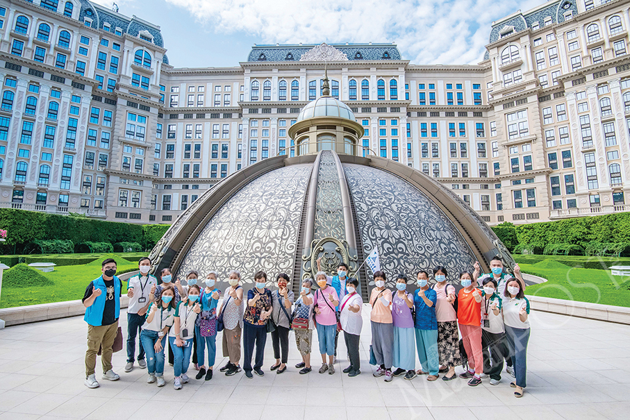 SJM takes seniors around Grand Lisboa Palace