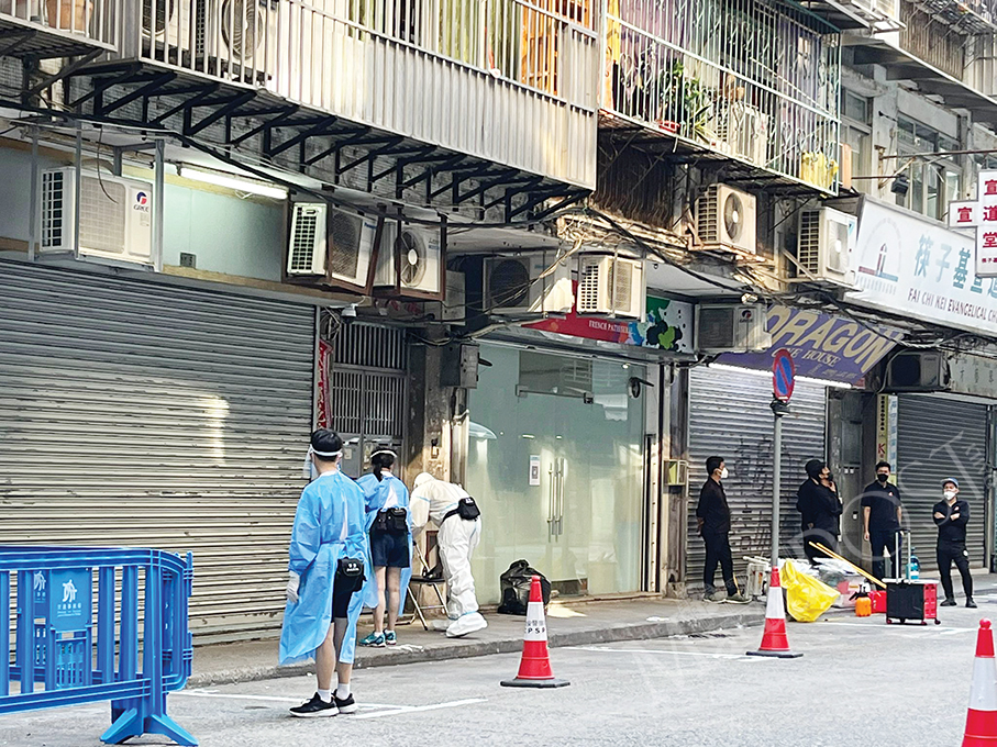 Building locked down after local woman tests positive for COVID-19 in Zhuhai 