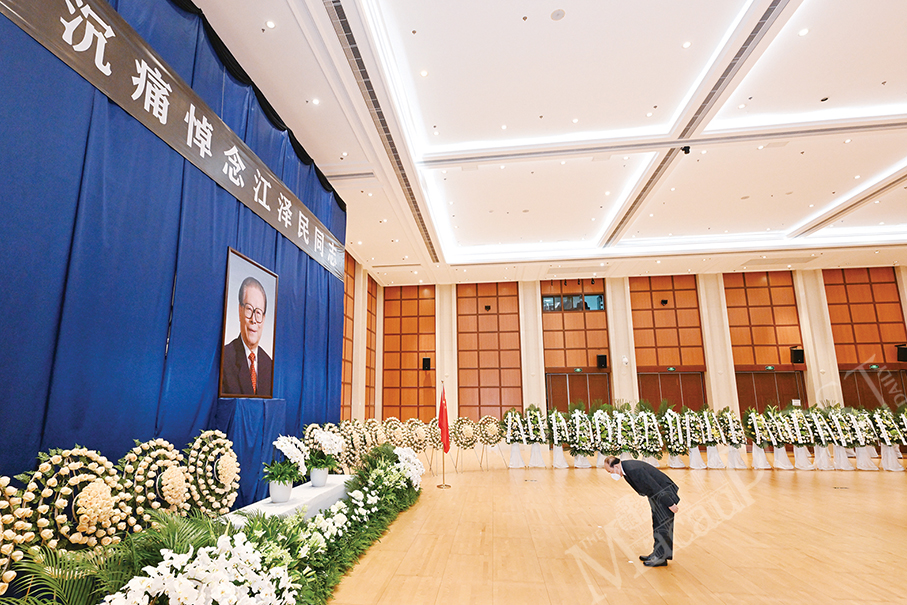 Liaison Office holds memorial for public to pay tribute to Jiang