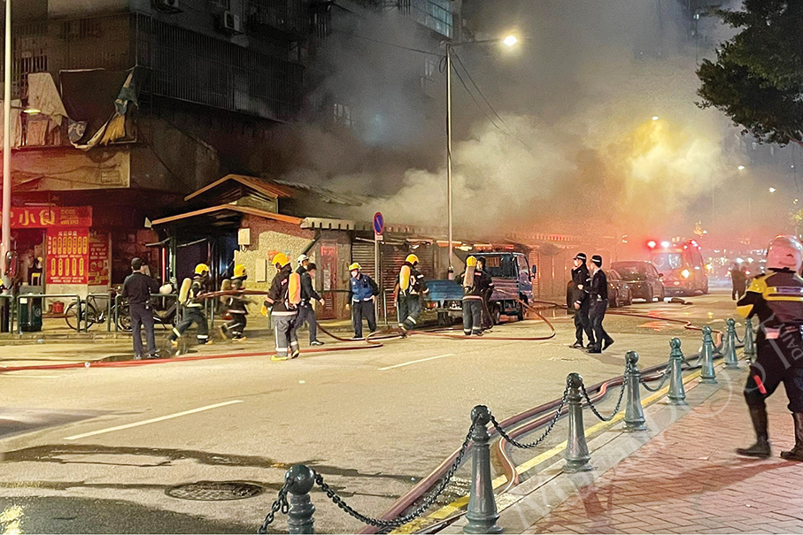 Row of vendor stalls in Fai Chi Kei gutted by fire