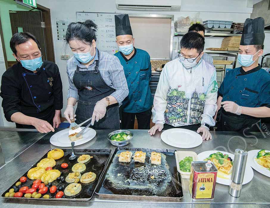 SJM ‘top chef’ gives catering training at Fuhong Society