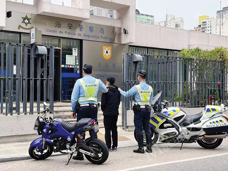 Student rides motorbike without  licence again: police