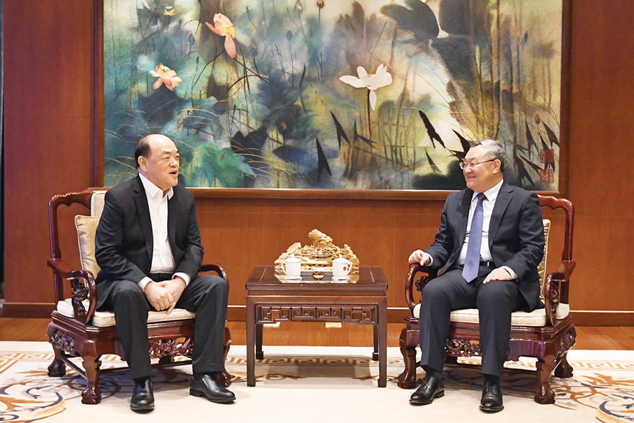 Ho meets Chinese mission chief to EU in Brussels 