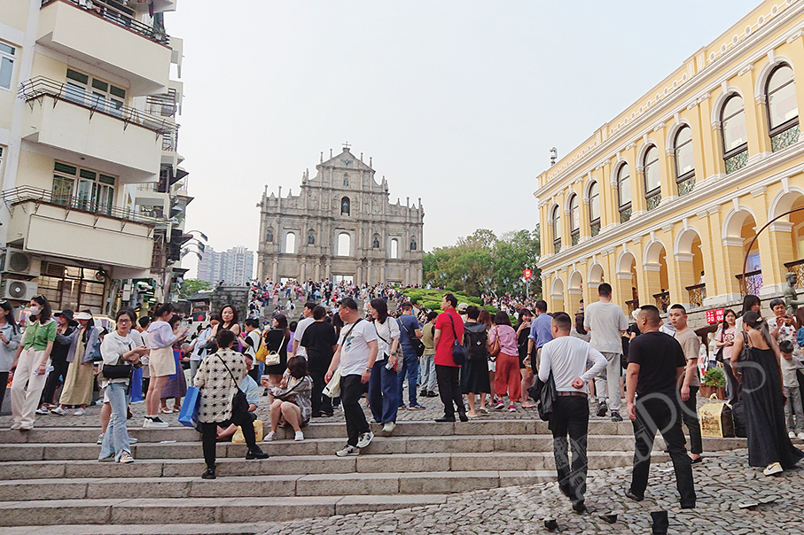 Macau logs daily average of 98,393 May Day holiday visitors