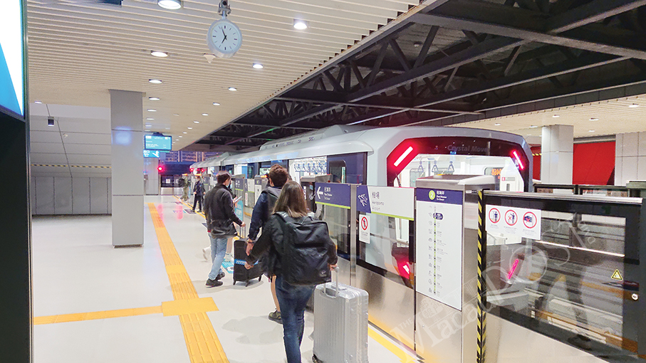 LRT daily passenger average rises to 6,500 last month