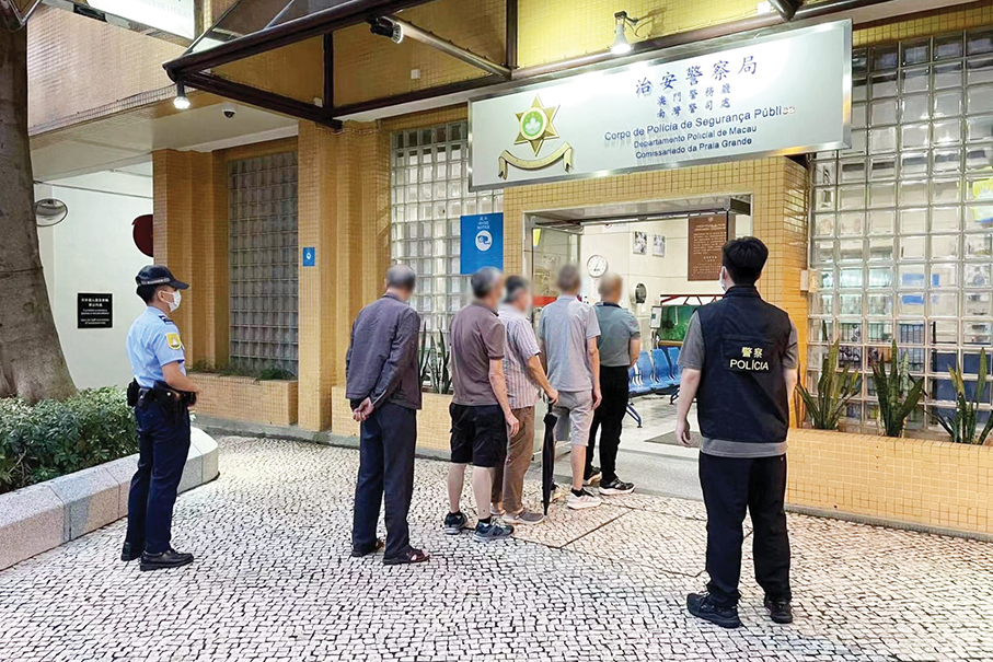 5 local men caught at illegal mahjong parlour