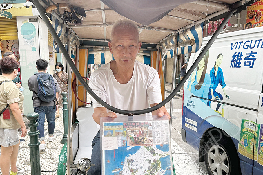 Macau’s last few pedicab riders face uncertain future 