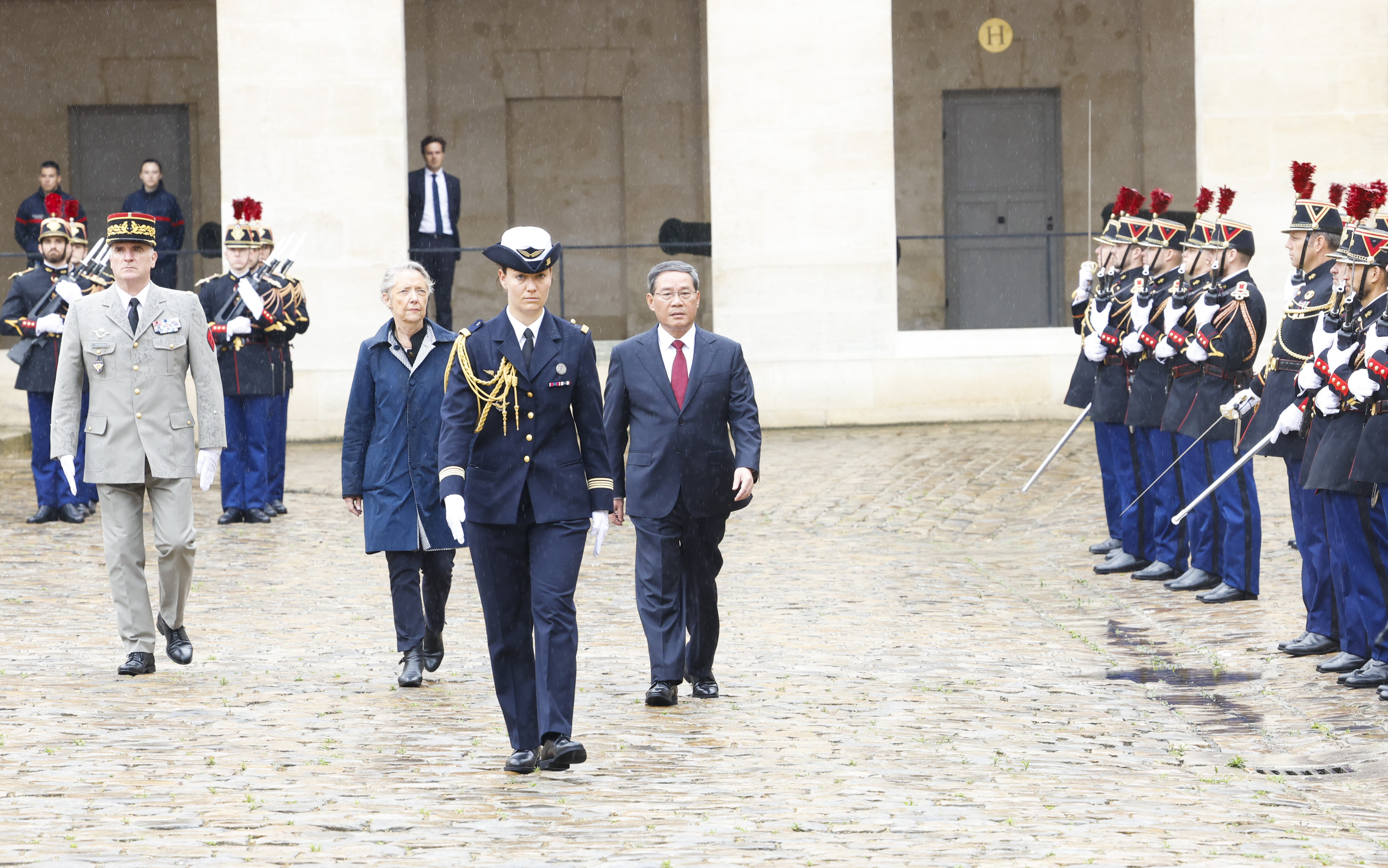 China ready to expand two-way market access with France: Li Qiang 