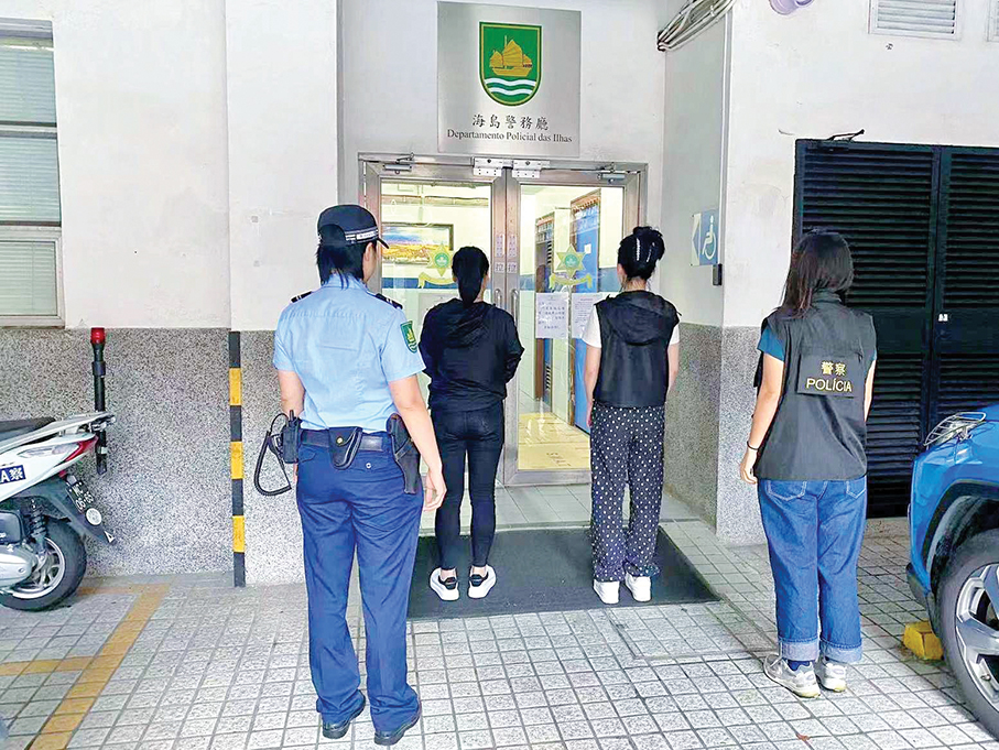 4 mainland women nabbed for theft-by-finding: police