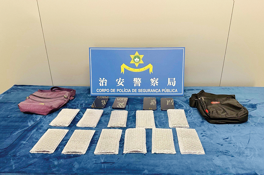 Pair cheats 3 locals out of 13,700 patacas  with fake phones: police