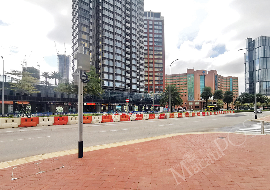 DSAT takes action to stop jaywalking in Avenida Marginal Flor de Lótus