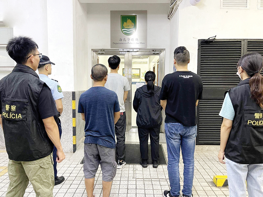 4 staff embezzle at least HK20,000 from Taipa eatery: police