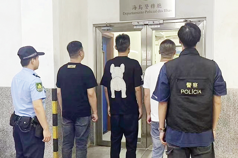 Trio nabbed for conning concert organiser