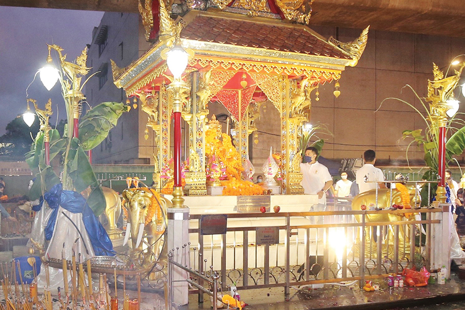 Buddhists pray for peace & prosperity at Four-Faced Buddha’s birthday celebration