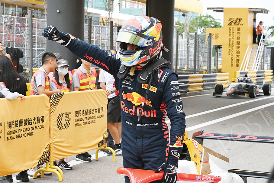 Britain's teen driver Arvid Lindblad wins F4 race at 70th Macau Grand Prix 