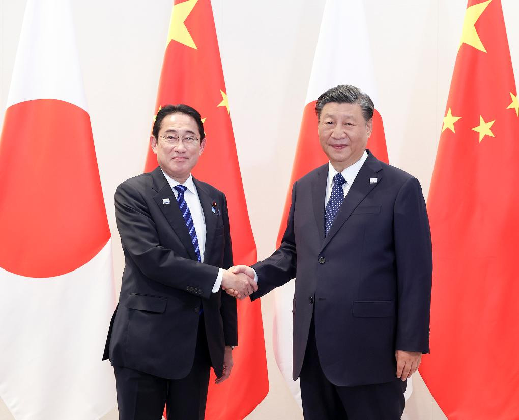 Xi meets Japan's PM, reaffirms position of peace and mutual benefit