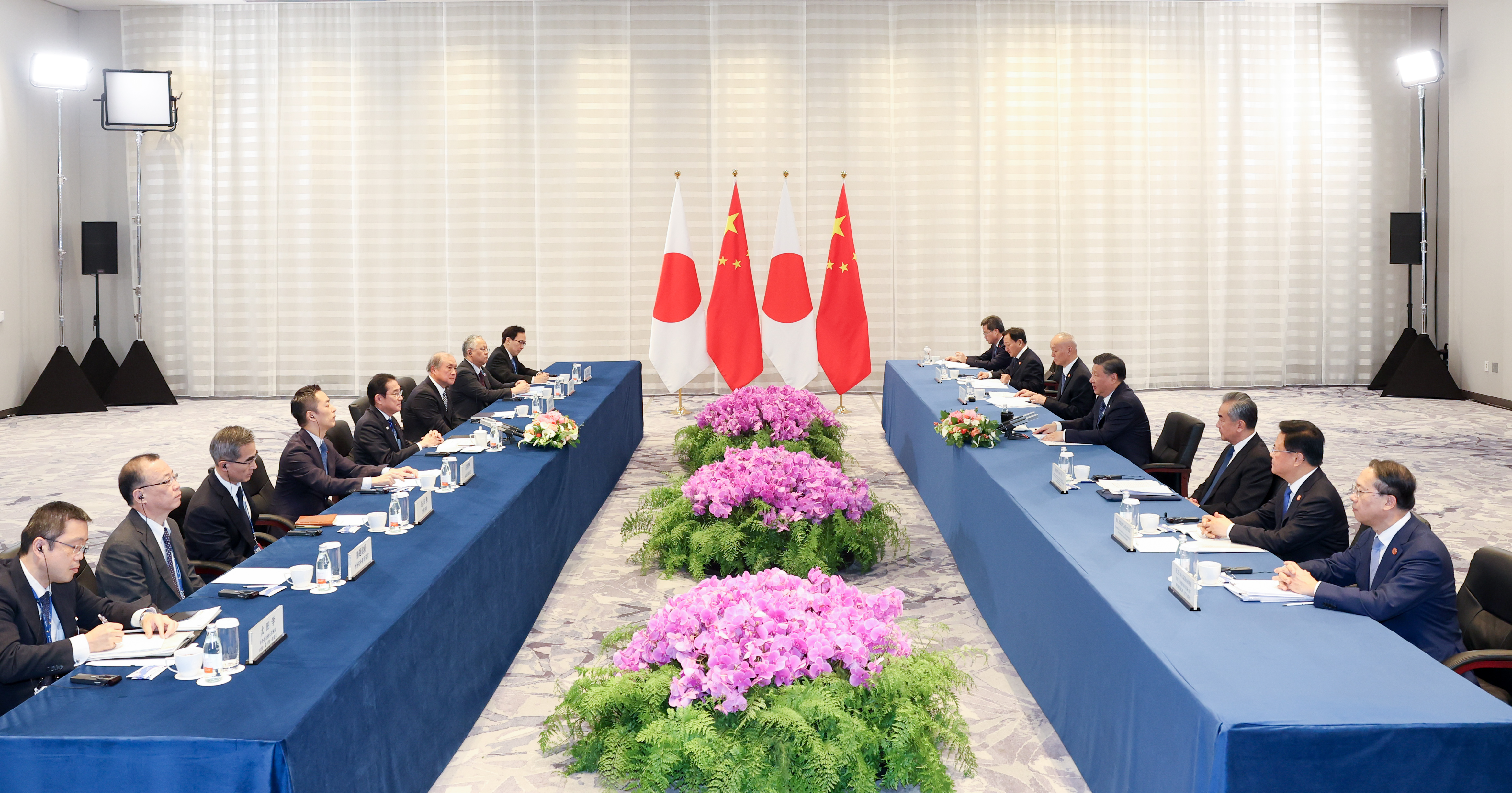 Xi, Kishida reaffirm strategic, mutually beneficial China-Japan ties