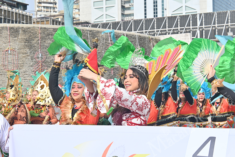 Filipinos celebrate Sinulog Festival, marking return of parade