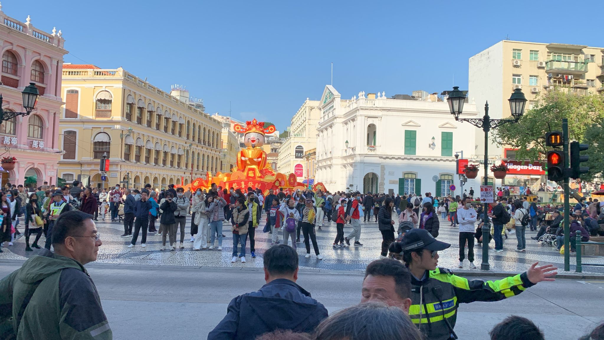 Macau logs 163,000 visitors on 2nd day of CNY 