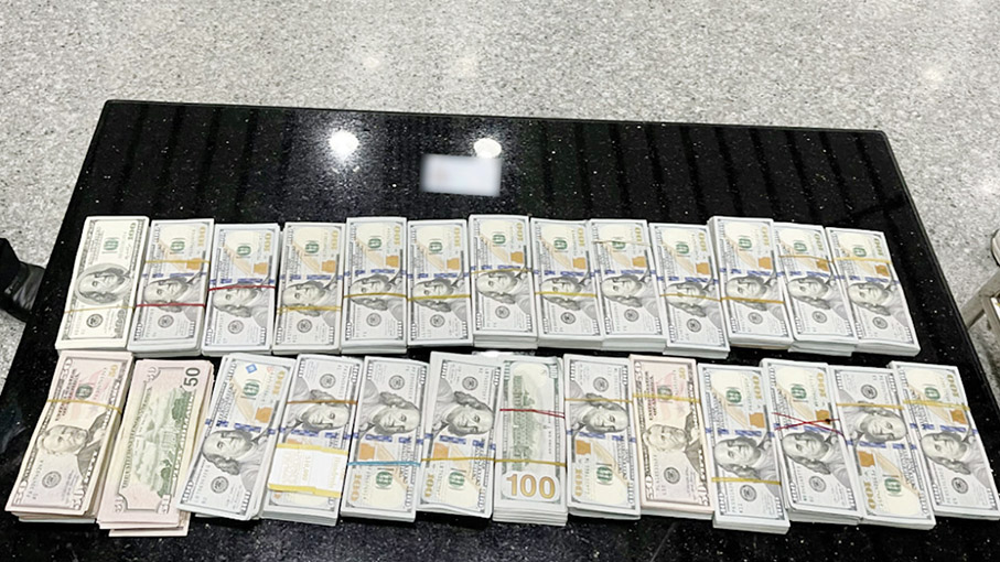 Gongbei Customs nabs woman trying to smuggle US$250,000 to Macau