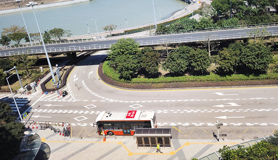 New type of road markings on roundabout in Taipa, to strengthen zebra crossers’ safety