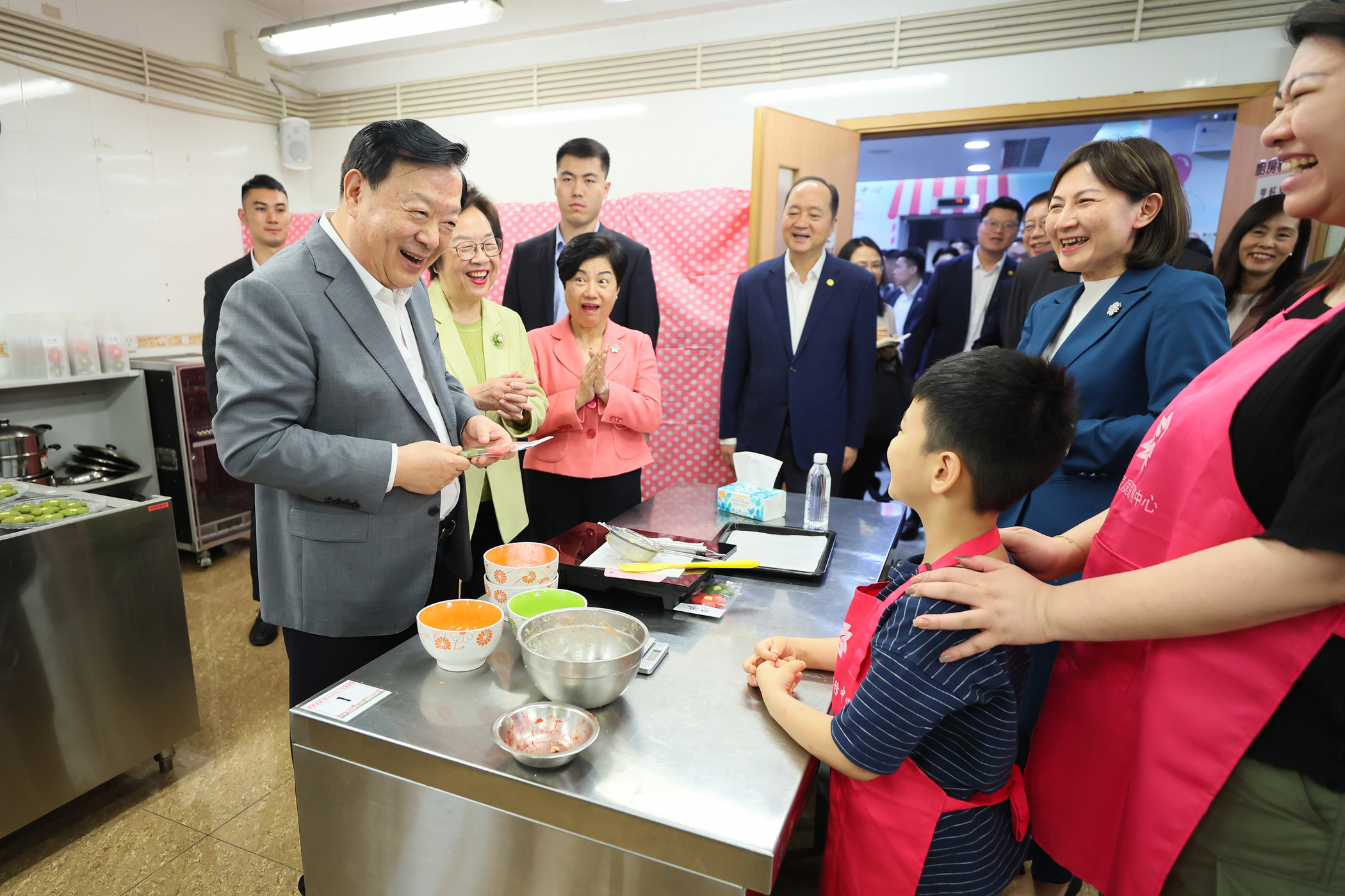 HKMAO Director Xia visits community groups, school during Macau fact-finding tour 