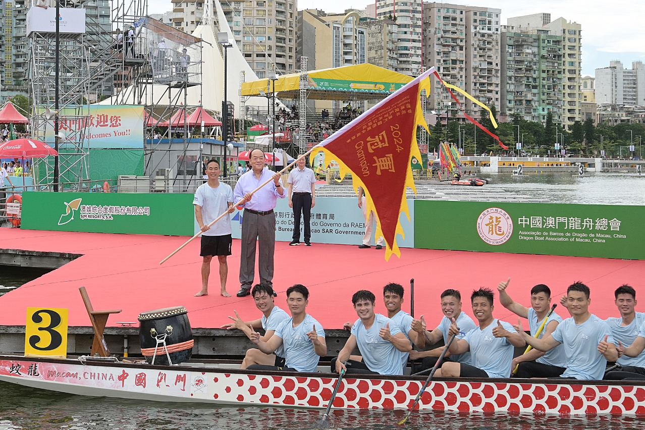 Over 200 teams from Asia and beyond compete at Macau dragon boat races