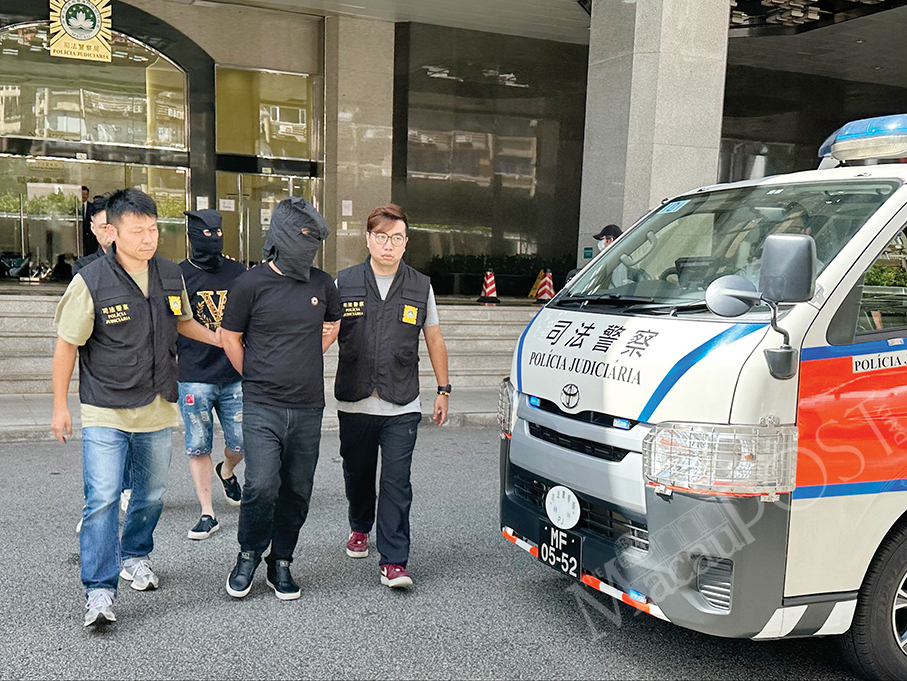 Mainland duo steal HK$55,000 cash, HK$1,000 casino chip from unlocked car: police 