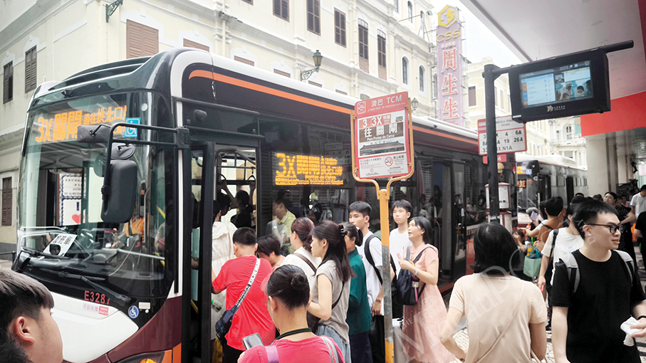 Daily bus passenger average rises 8 pct in H1