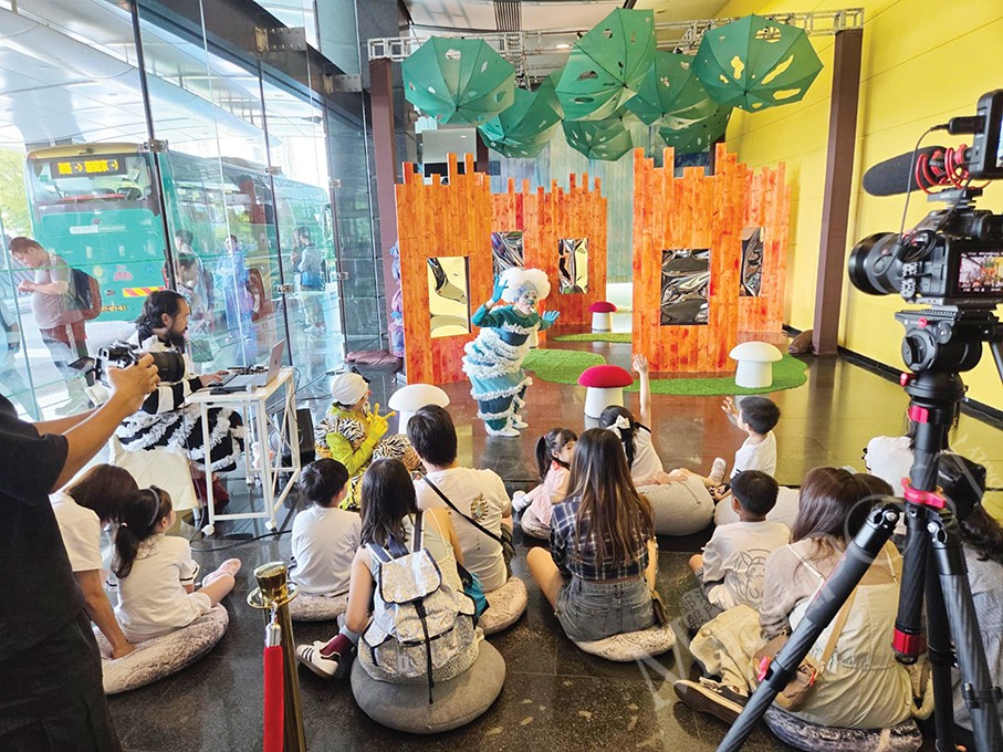 6th Alice in Wonderland’s  ‘Curiouser & Curiouser’ exhibition opens at Macau Tower