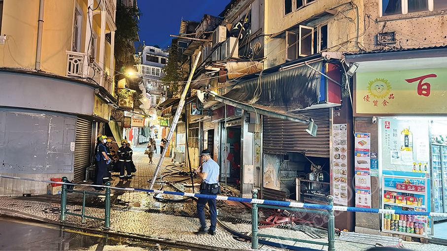 Takeaway, clothes shop on Rua dos Mercadores gutted by smoky blaze 