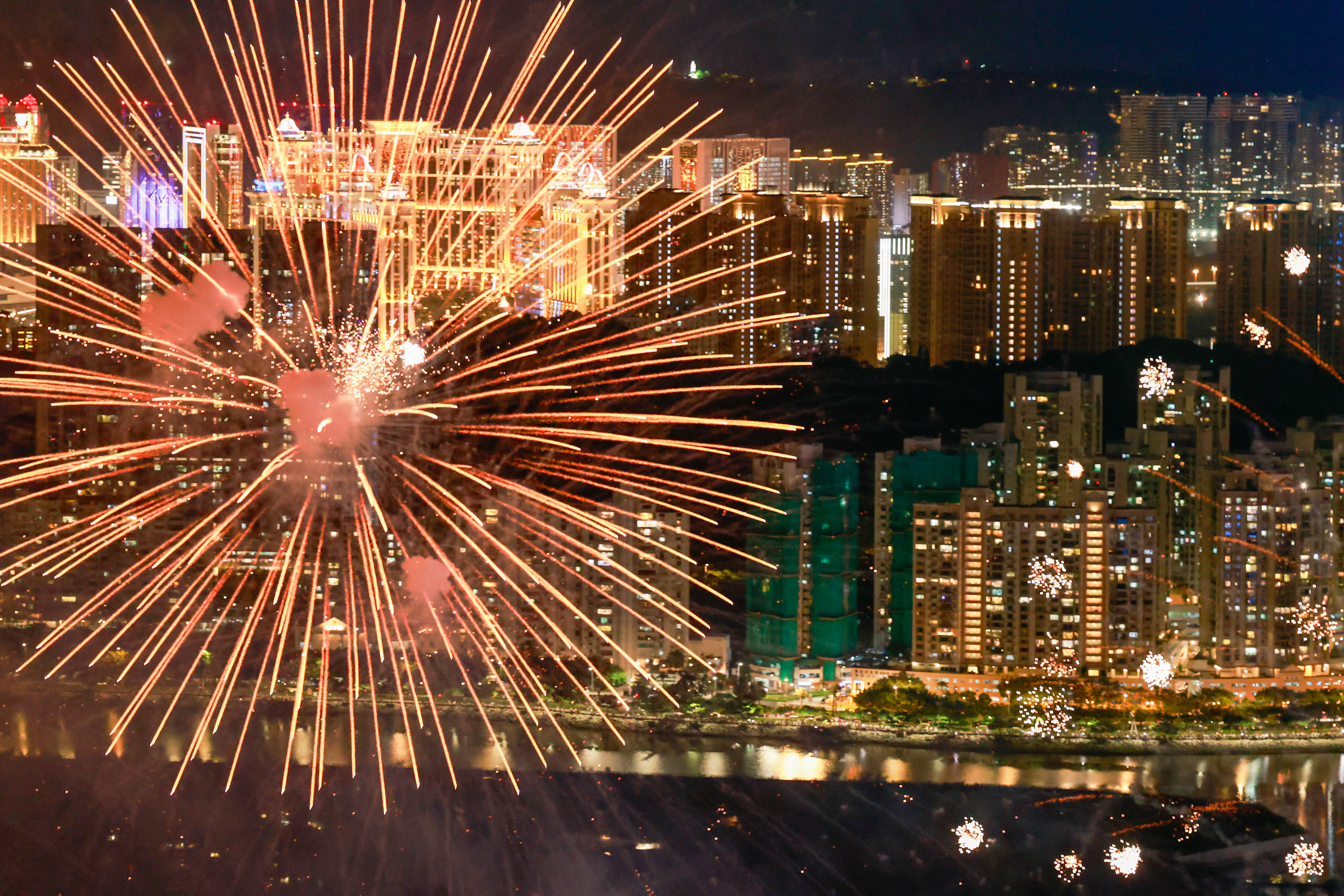 32nd Macau Int'l Fireworks Display Contest kicks off 