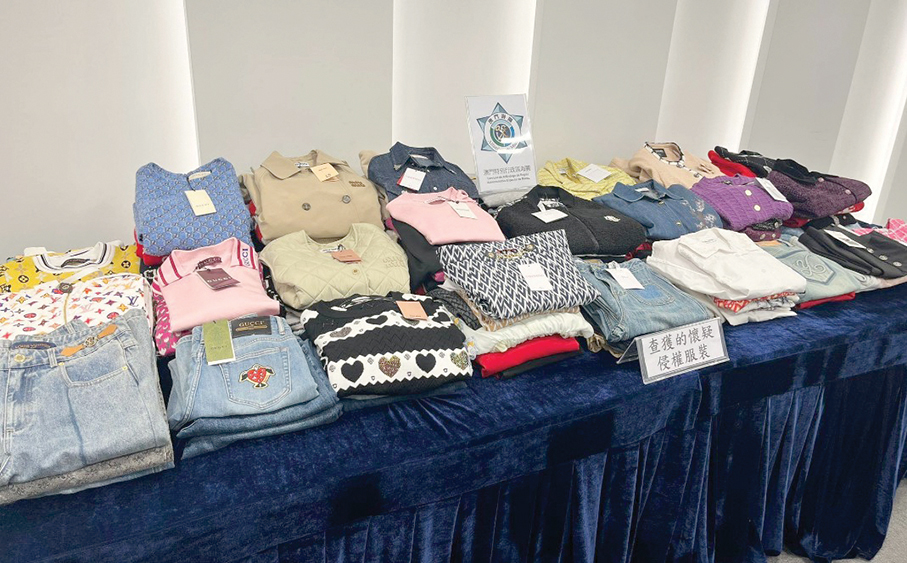 Customs busts shop selling clothing violating copyrights worth 3.89 million patacas