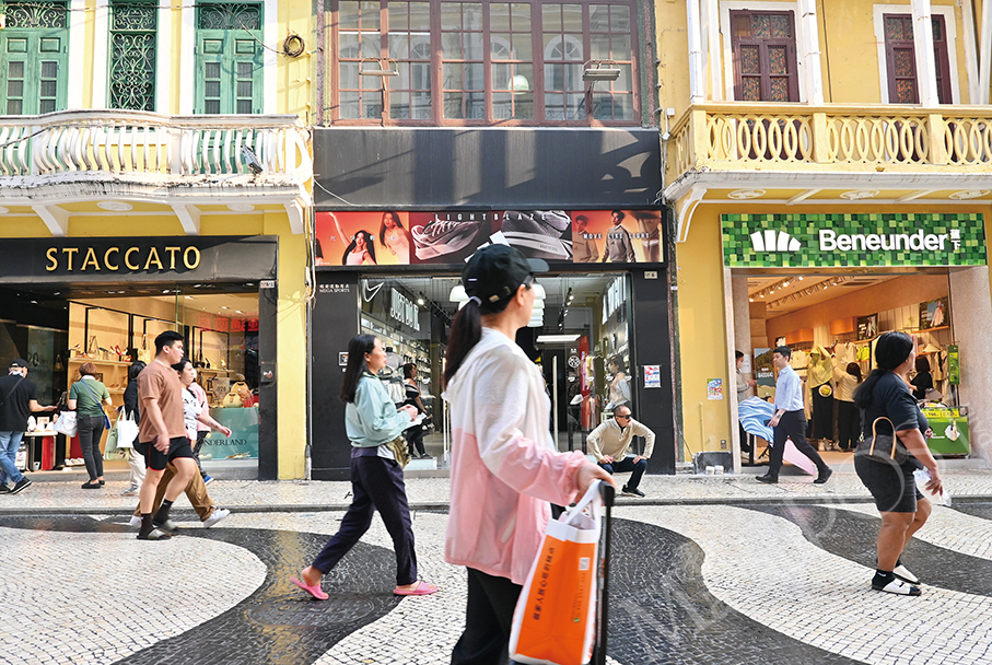 Locals reveal why they choose to leave Macau or not at weekends: Vox pop