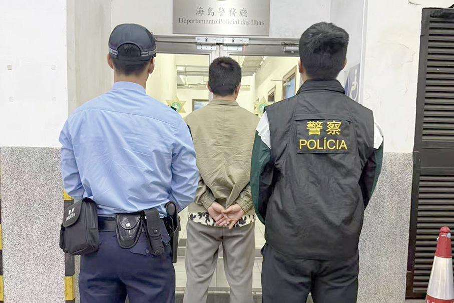 Police nab mainlander for theft by finding