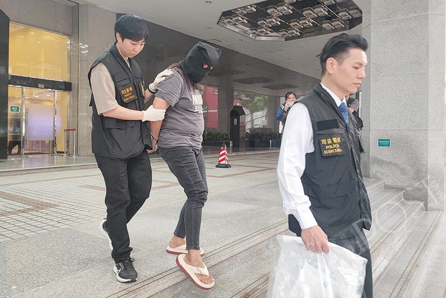 Police nab Filipina helper for theft, fraud from employer