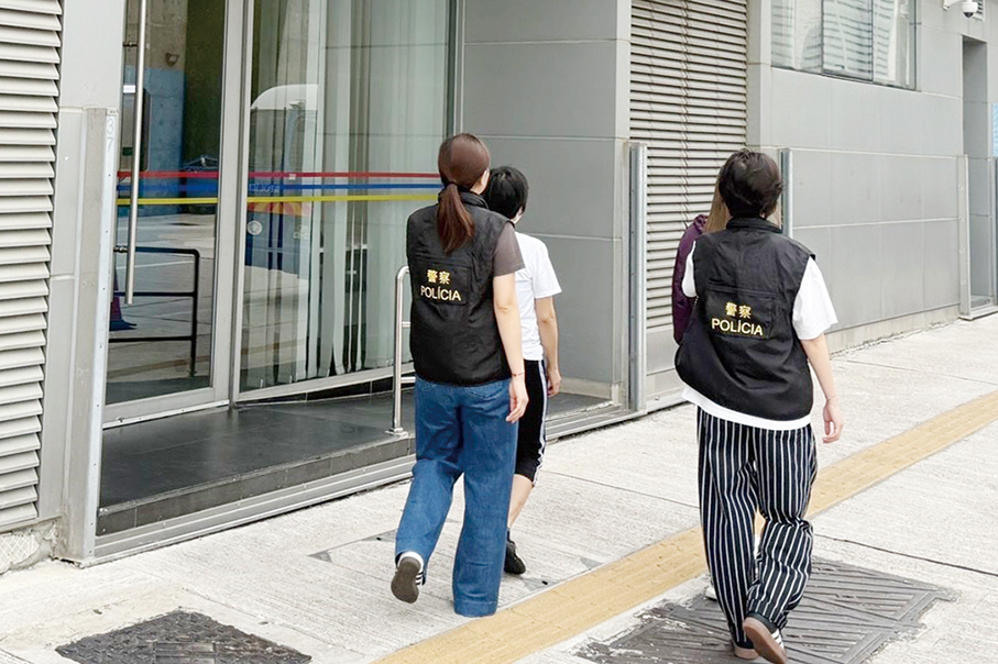 Police nab local, 3 Vietnamese workers  for fake employment