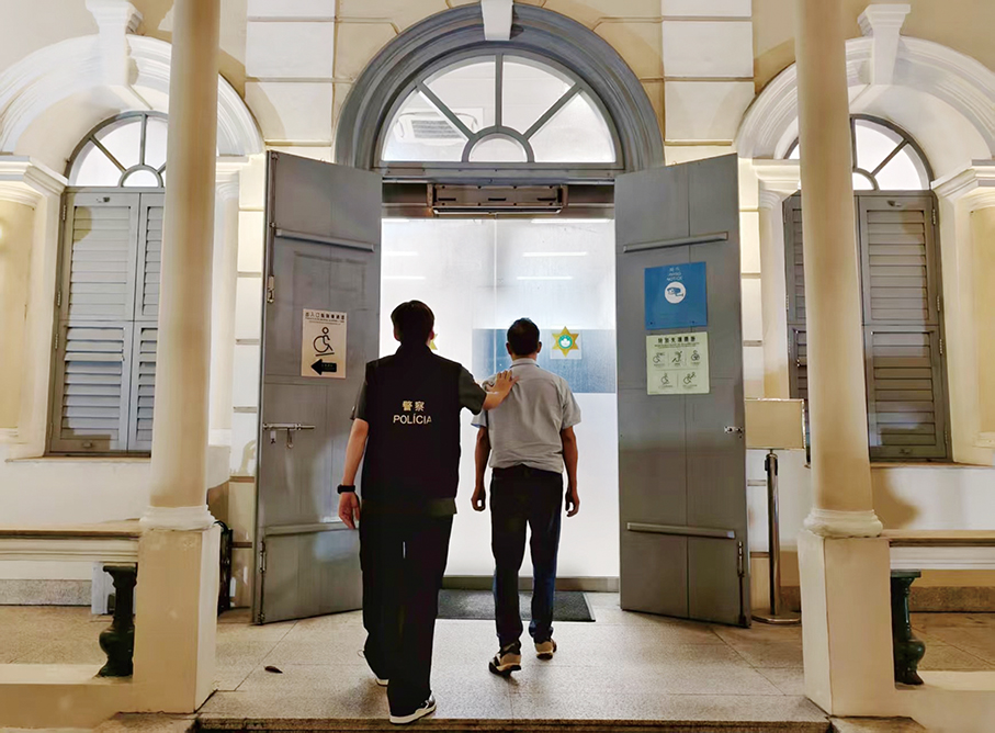 Police nab mainlander for ‘currency exchange’ fraud