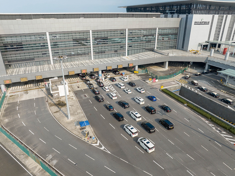 HKZM Bridge - foreign travellers can complete in-car immigration clearance from Monday